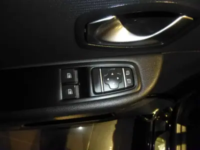 Renault Clio 2019 - 11700 EUR, 116904 km - AUTO.MOTO.pt - 116904km - foto 17 de 32