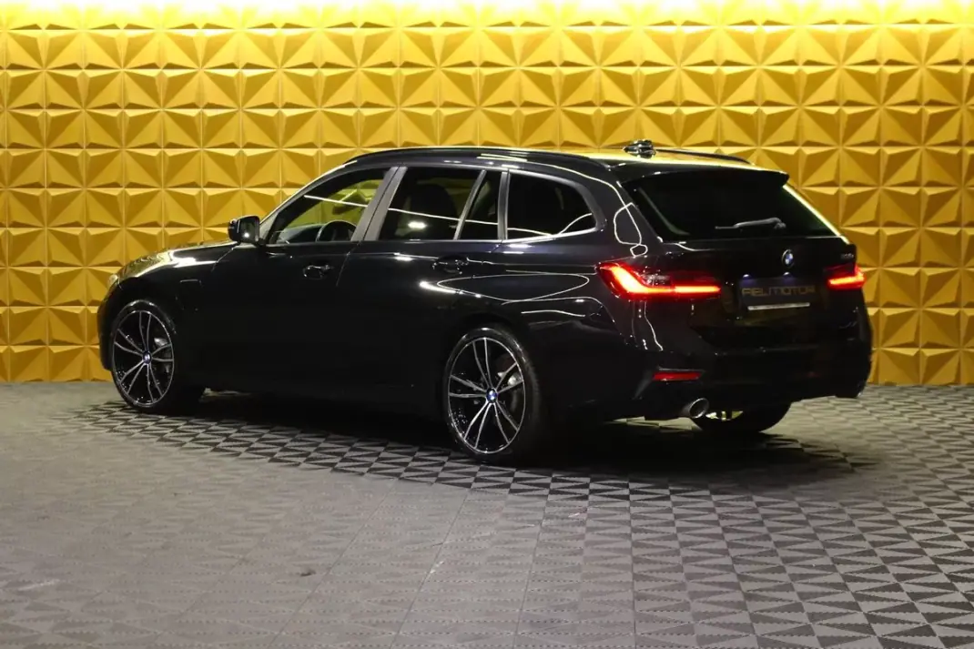 BMW 320 2021 - 26800 EUR, 124000 km - AUTO.MOTO.pt - 124000km - foto 10 de 25