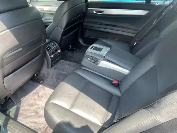 BMW 750 2010 - 33000 EUR, 73000 km - AUTO.MOTO.pt - 73000km - foto 11 de 18