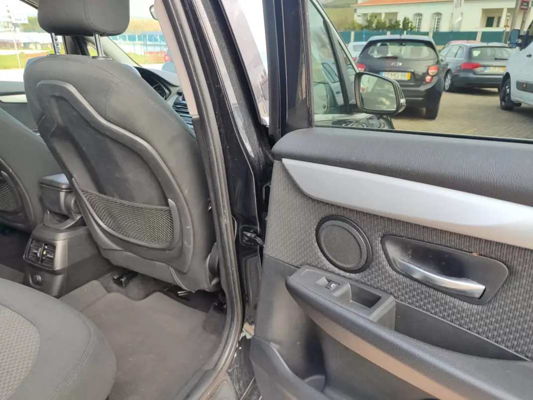 BMW 216 Gran Tourer 2018 - 18900 EUR, 103000 km - AUTO.MOTO.pt - 103000km - foto 22 de 26