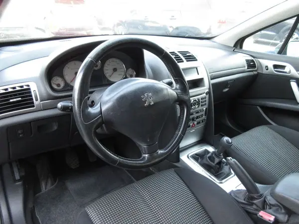 Peugeot 407 SW 2008 - 3999 EUR, 218000 km - AUTO.MOTO.pt - 218000km - foto 10 de 16