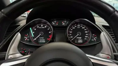 Audi R8 Spyder 2012 - 119990 EUR, 88858 km - AUTO.MOTO.pt - 88858km - foto 22 de 24