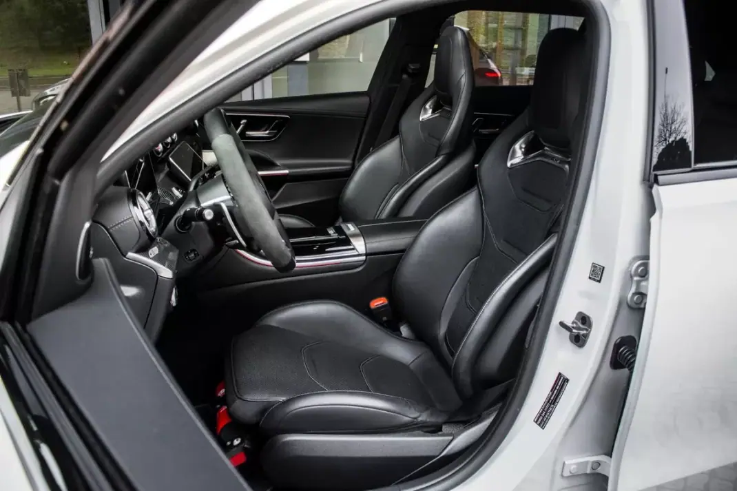 Mercedes-Benz C 63 AMG 2024 - 99450 EUR, 46345 km - AUTO.MOTO.pt - 46345km - foto 27 de 50