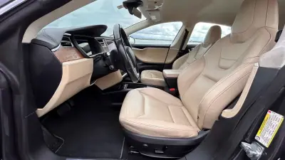 Tesla Model S 2017 - 21500 EUR, 155000 km - AUTO.MOTO.pt - 155000km - foto 13 de 17