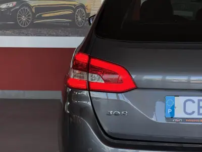 Peugeot 308 SW 2018 - 14990 EUR, 124838 km - AUTO.MOTO.pt - 124838km - foto 9 de 21