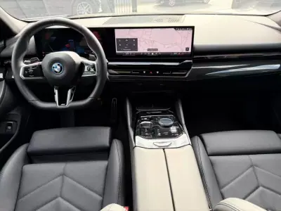 BMW 530e 2024 - 52900 EUR, 33 km - AUTO.MOTO.pt - 33km - foto 13 de 15