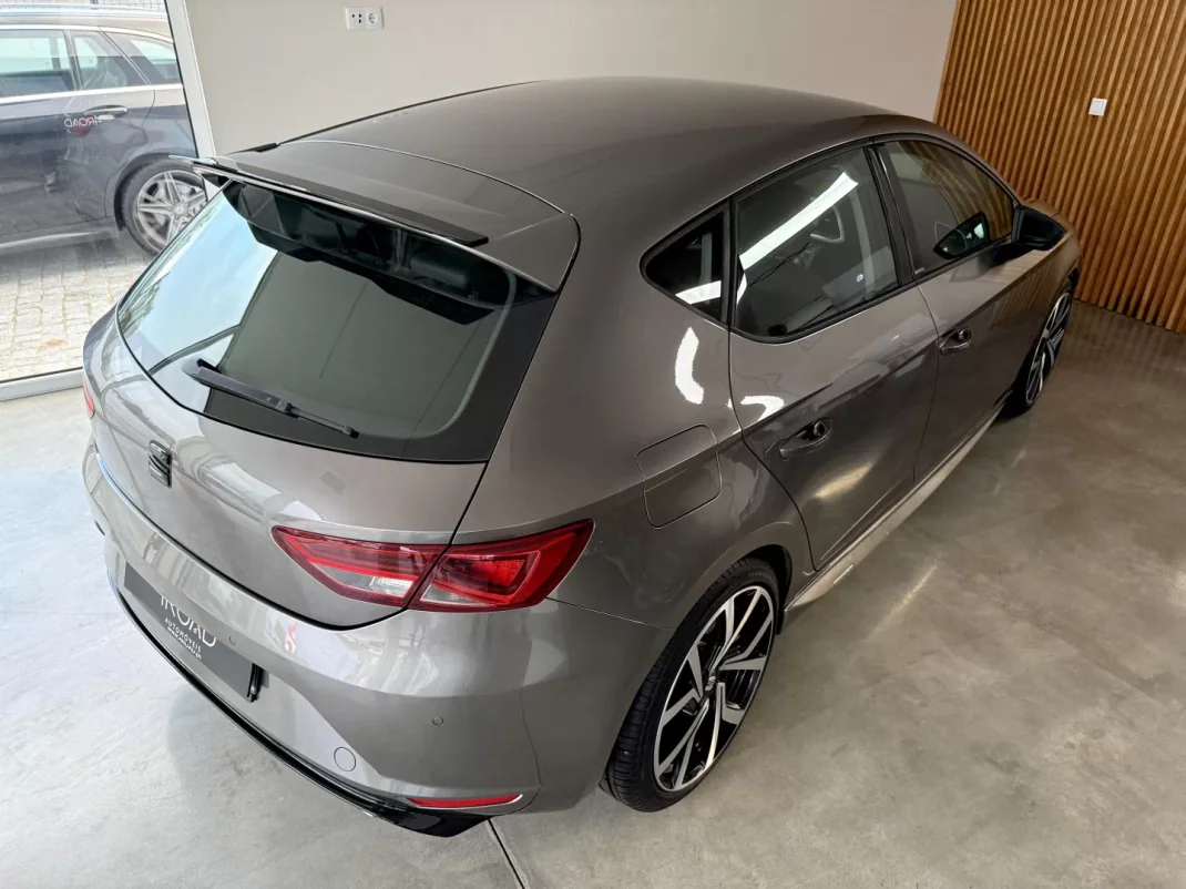 SEAT Leon 2015 - 14000 EUR, 181000 km - AUTO.MOTO.pt - 181000km - foto 18 de 92