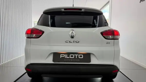 Renault Clio Sport Tourer 2013 - 9990 EUR, 167795 km - AUTO.MOTO.pt - 167795km - foto 7 de 26