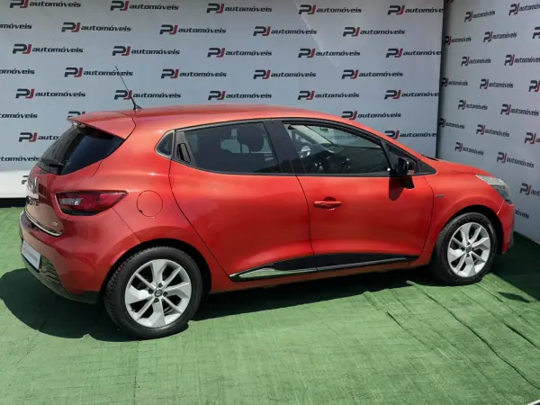 Renault Clio 2018 - 9990 EUR, 156000 km - AUTO.MOTO.pt - 156000km - foto 6 de 18