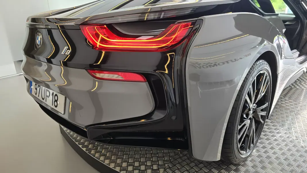 BMW i8 2015 - 62500 EUR, 132830 km - 132830km - foto 24 de 50
