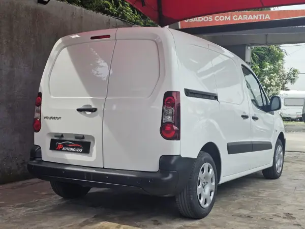 Peugeot Partner 3 lugares Longa 2017 - 8750 EUR, 234000 km - AUTO.MOTO.pt - 234000km - foto 10 de 12