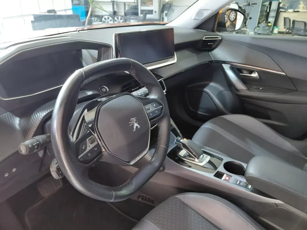 Peugeot e-2008 2020 - 16800 EUR, 98000 km - AUTO.MOTO.pt - 98000km - foto 12 de 23