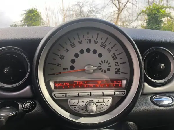 MINI Cooper 2008 - 7999 EUR, 300000 km - AUTO.MOTO.pt - 300000km - foto 9 de 42