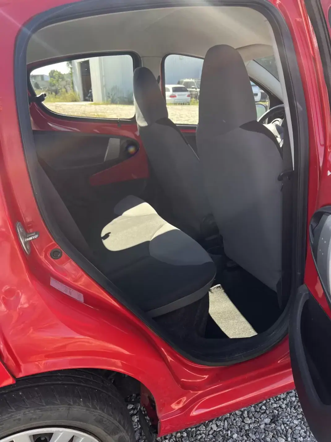 Citroën C1 2012 - 7350 EUR, 126000 km - 126000km - foto 15 de 16