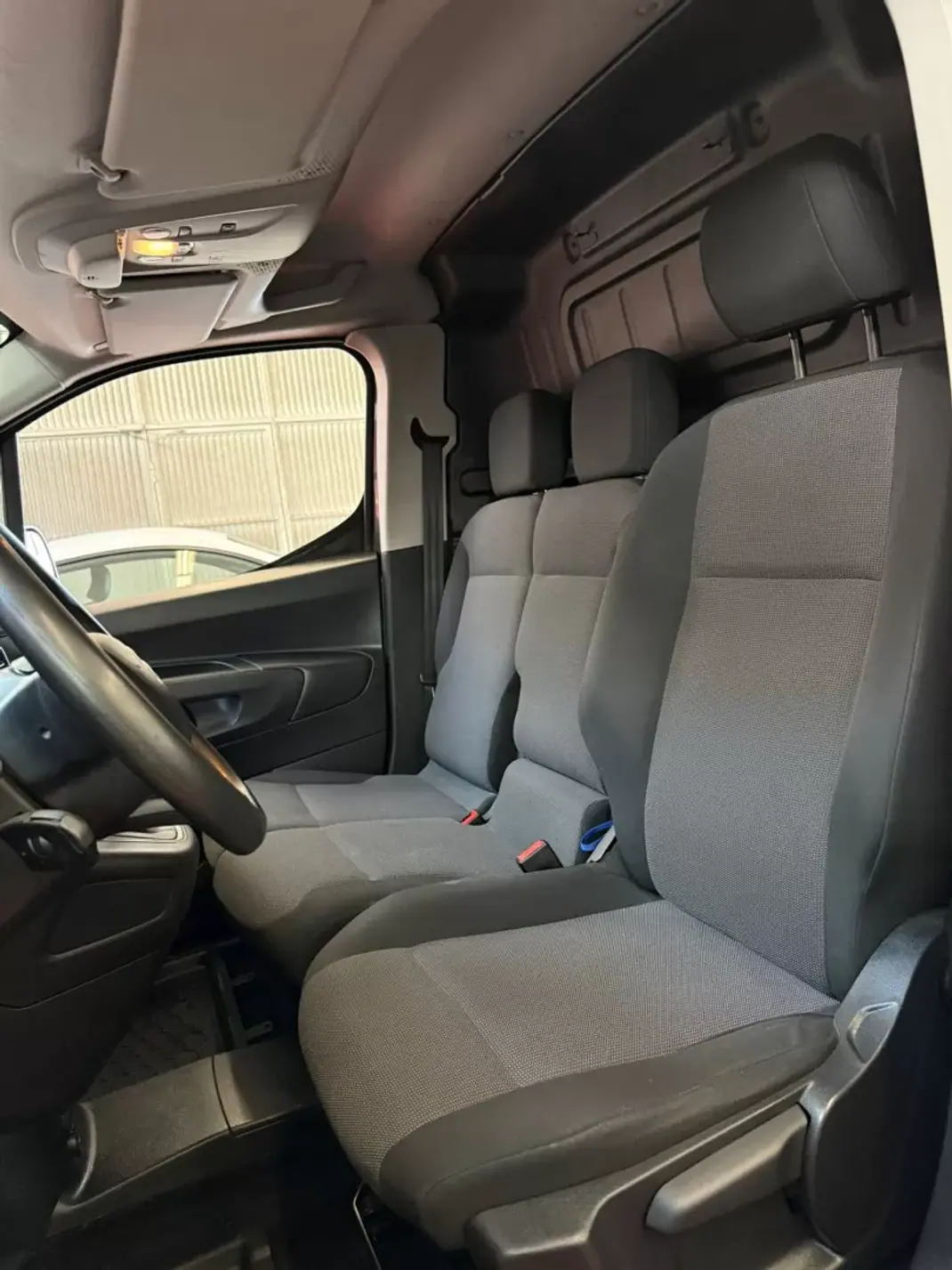 Citroën Berlingo 2021 - 14900 EUR, 145000 km - 145000km - foto 6 de 7