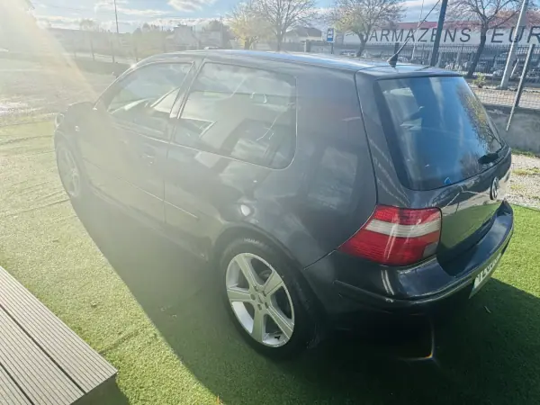 Volkswagen Golf 2001 - 7999 EUR, 269000 km - AUTO.MOTO.pt - 269000km - foto 6 de 30