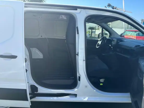 Citroën Berlingo 2020 - 18490 EUR, 101460 km - AUTO.MOTO.pt - 101460km - foto 11 de 12