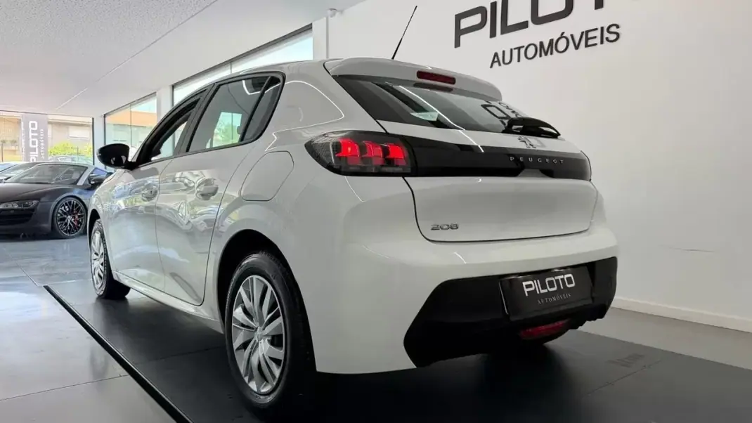 Peugeot 208 2021 - 12990 EUR, 57901 km - AUTO.MOTO.pt - 57901km - foto 10 de 23