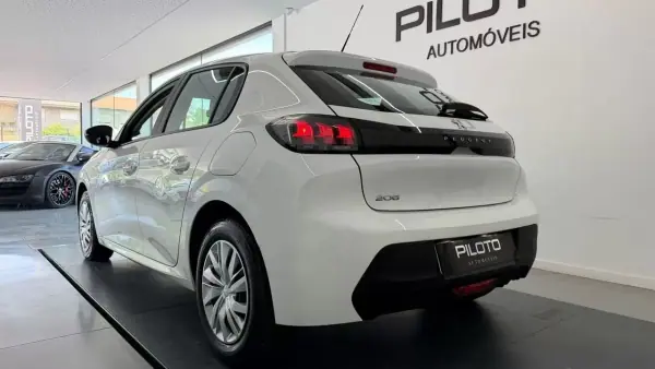 Peugeot 208 2021 - 12990 EUR, 57901 km - AUTO.MOTO.pt - 57901km - foto 10 de 23