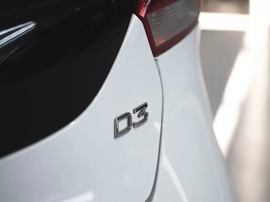 Volvo V40 2016 - 16990 EUR, 129000 km - AUTO.MOTO.pt - 129000km - foto 13 de 21
