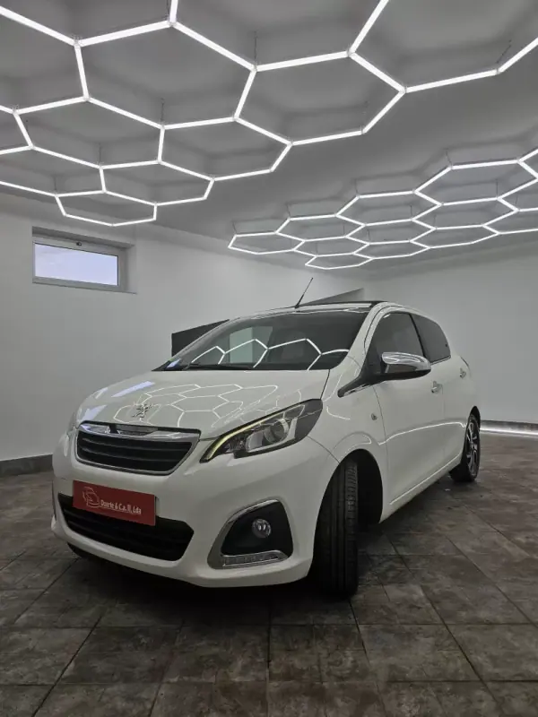 Peugeot 108 2015 - 8650 EUR, 88563 km - AUTO.MOTO.pt - 88563km - foto 30 de 53