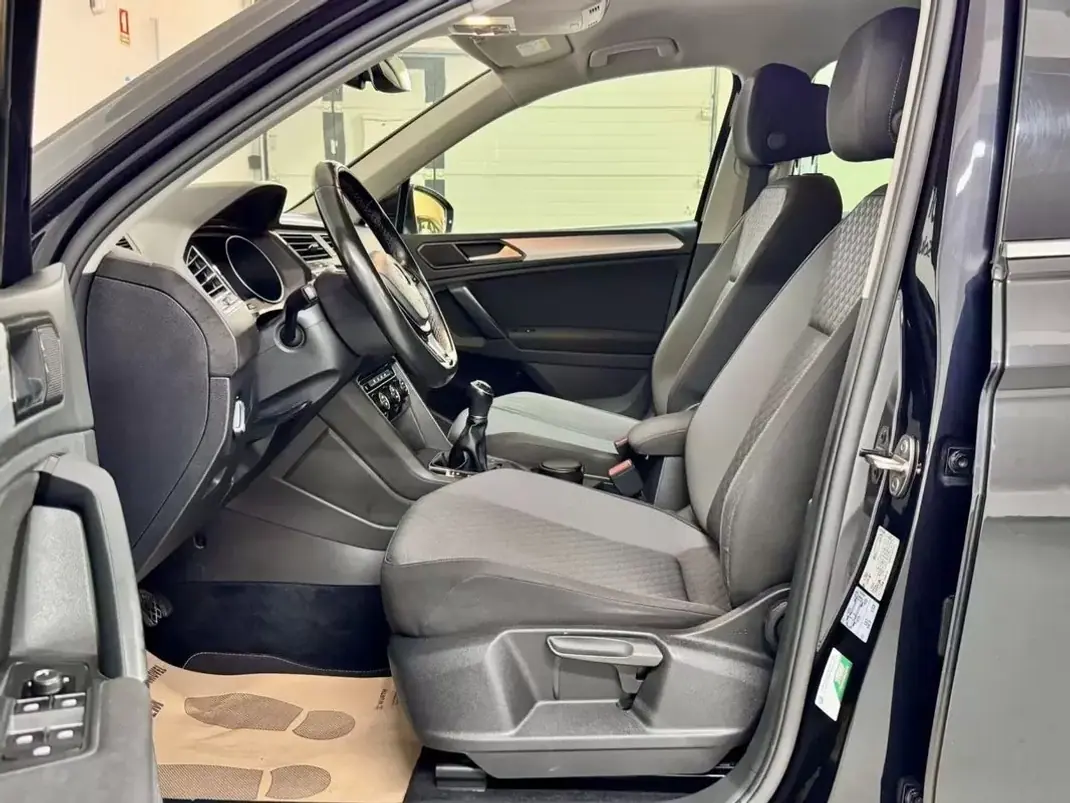 Volkswagen Tiguan 2017 - 17250 EUR, 120000 km - 120000km - foto 21 de 50