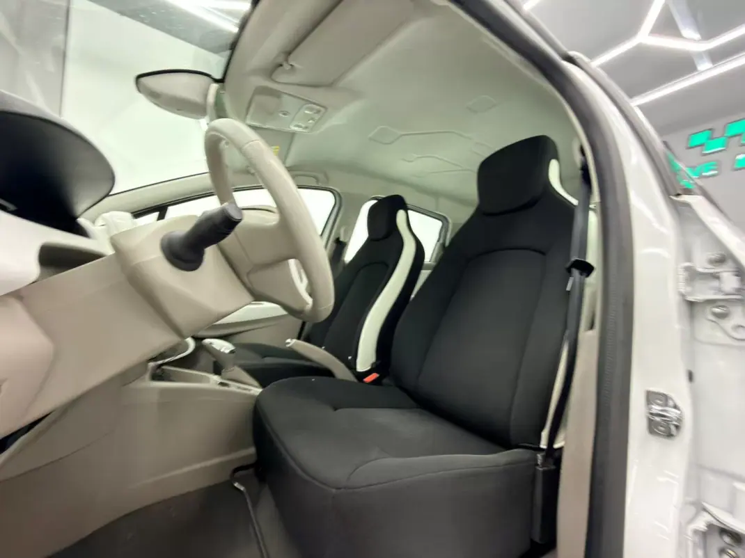 Renault Zoe 2018 - 10750 EUR, 64000 km - AUTO.MOTO.pt - 64000km - foto 15 de 18