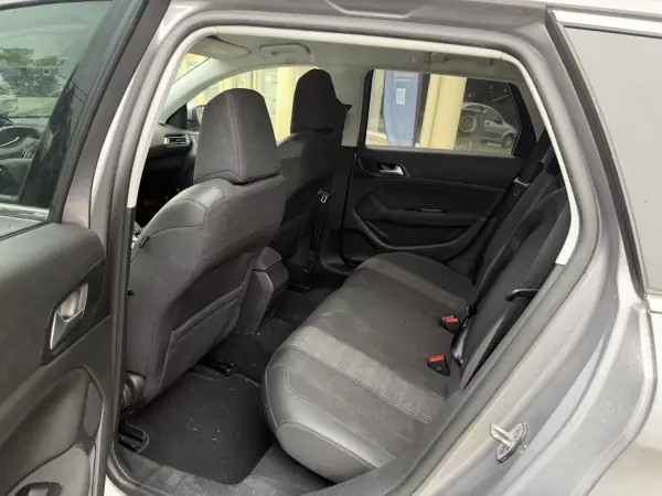 Peugeot 308 SW 2020 - 17900 EUR, 124000 km - AUTO.MOTO.pt - 124000km - foto 12 de 13