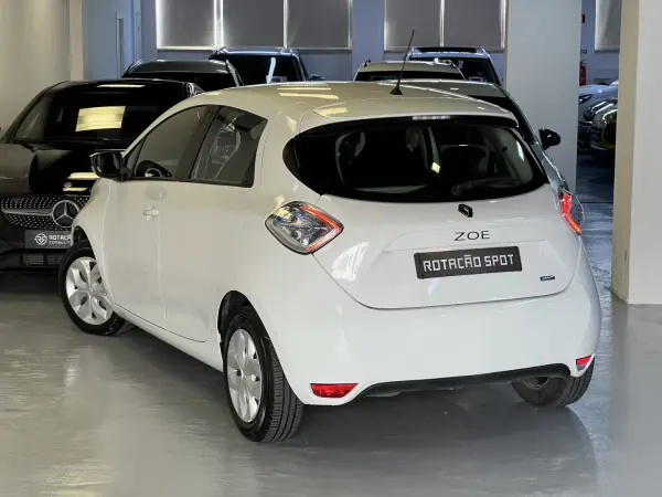 Renault Zoe 2018 - 10990 EUR, 130000 km - AUTO.MOTO.pt - 130000km - foto 3 de 36