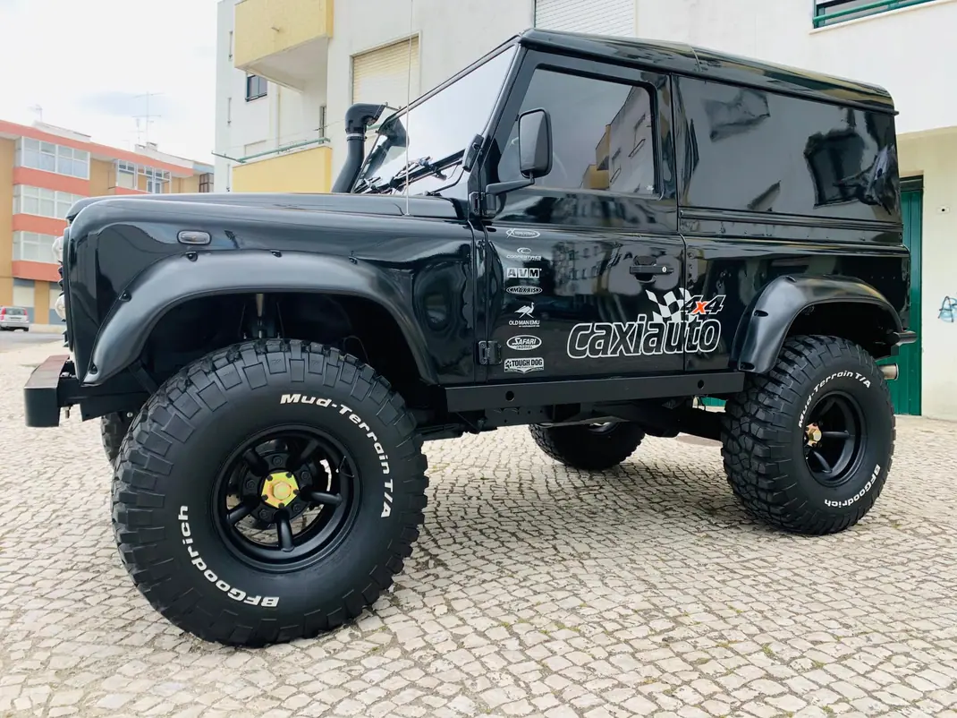 Land Rover Defender 2005 - 52000 EUR, 79000 km - AUTO.MOTO.pt - 79000km - foto 1 de 11