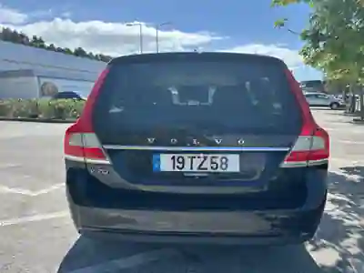 Volvo V60 2013 - 6890 EUR, 240000 km - AUTO.MOTO.pt - 240000km - foto 4 de 19