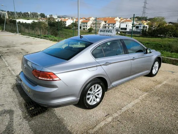 Volkswagen Passat 2019 - 19950 EUR, 155079 km - AUTO.MOTO.pt - 155079km - foto 14 de 60