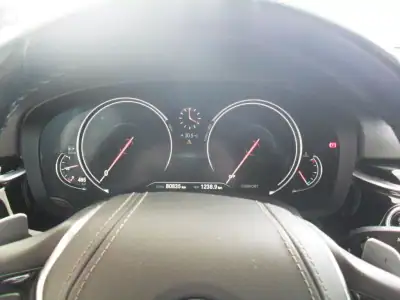 BMW 520 2017 - 26950 EUR, 80835 km - AUTO.MOTO.pt - 80835km - foto 11 de 38