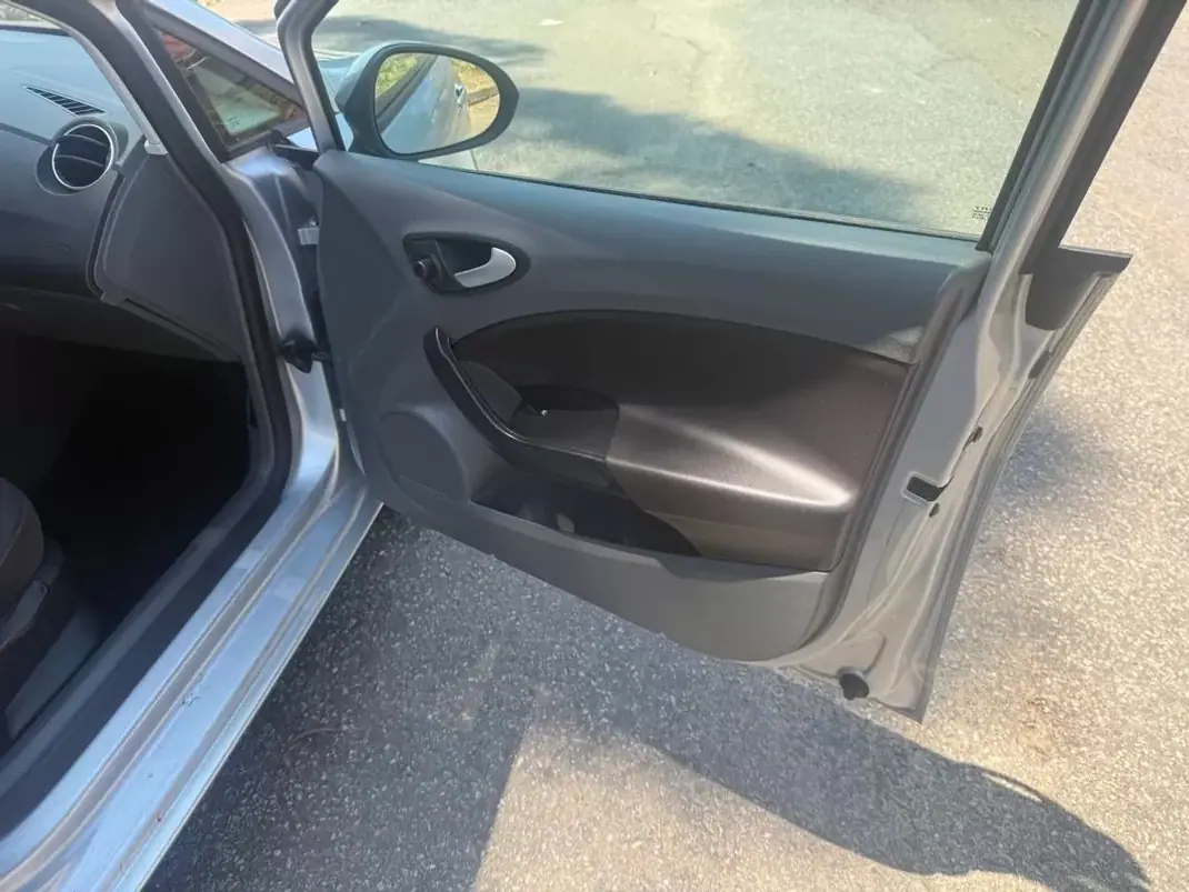 SEAT Ibiza 2011 - 6450 EUR, 199000 km - 199000km - foto 14 de 25