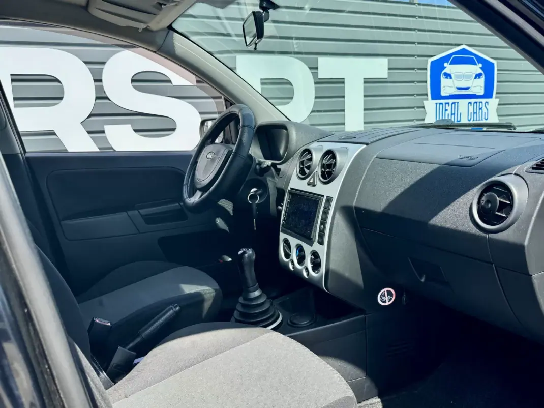 Ford Fusion 2004 - 3950 EUR, 135000 km - AUTO.MOTO.pt - 135000km - foto 10 de 20