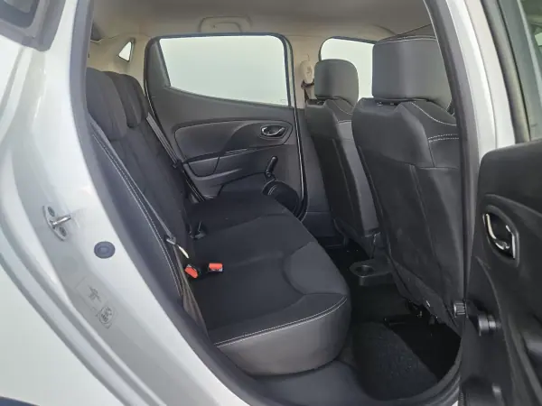 Renault Clio 2013 - 6750 EUR, 285000 km - AUTO.MOTO.pt - 285000km - foto 8 de 9