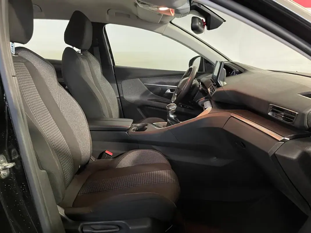 Peugeot 3008 2021 - 19900 EUR, 89000 km - AUTO.MOTO.pt - 89000km - foto 16 de 32