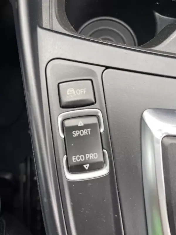 BMW 218 2015 - 18000 EUR, 202170 km - AUTO.MOTO.pt - 202170km - foto 25 de 31