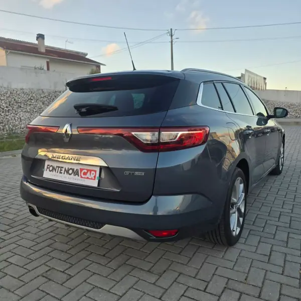 Renault Mégane Sport Tourer 2018 - 14950 EUR, 127252 km - AUTO.MOTO.pt - 127252km - foto 3 de 21