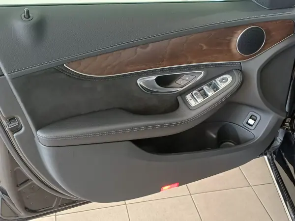 Mercedes-Benz C 220 2015 - 22490 EUR, 76614 km - 76614km - foto 5 de 15