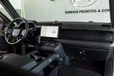 Land Rover Defender 2025 - 104900 EUR, 13995 km - AUTO.MOTO.pt - 13995km - foto 24 de 49