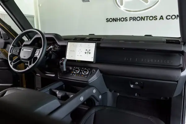Land Rover Defender 2025 - 104900 EUR, 13995 km - AUTO.MOTO.pt - 13995km - foto 24 de 49