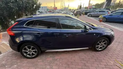 Volvo V40 Cross Country 2015 - 1 EUR, 185000 km - AUTO.MOTO.pt - 185000km - foto 12 de 26
