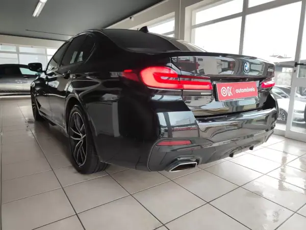 BMW 530e 2022 - 35650 EUR, 99990 km - AUTO.MOTO.pt - 99990km - foto 7 de 37