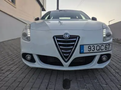 Alfa Romeo Giulietta 2015 - 13500 EUR, 148000 km - AUTO.MOTO.pt - 148000km - foto 6 de 49