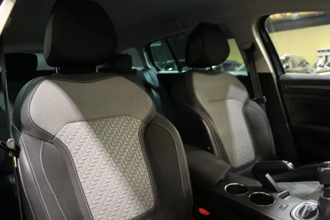 Renault Mégane Sport Tourer 2022 - 16250 EUR, 167000 km - AUTO.MOTO.pt - 167000km - foto 16 de 32