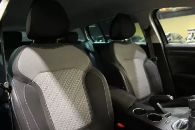 Renault Mégane Sport Tourer 2022 - 16250 EUR, 167000 km - AUTO.MOTO.pt - 167000km - foto 16 de 32