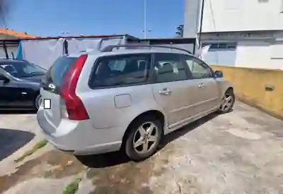 Volvo V50 2007 - 4250 EUR, 320000 km - AUTO.MOTO.pt - 320000km - foto 4 de 9
