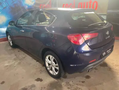 Alfa Romeo Giulietta 2011 - 8750 EUR, 197000 km - AUTO.MOTO.pt - 197000km - foto 13 de 35