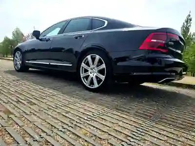 Volvo S90 2018 - 30000 EUR, 85000 km - AUTO.MOTO.pt - 85000km - foto 3 de 13